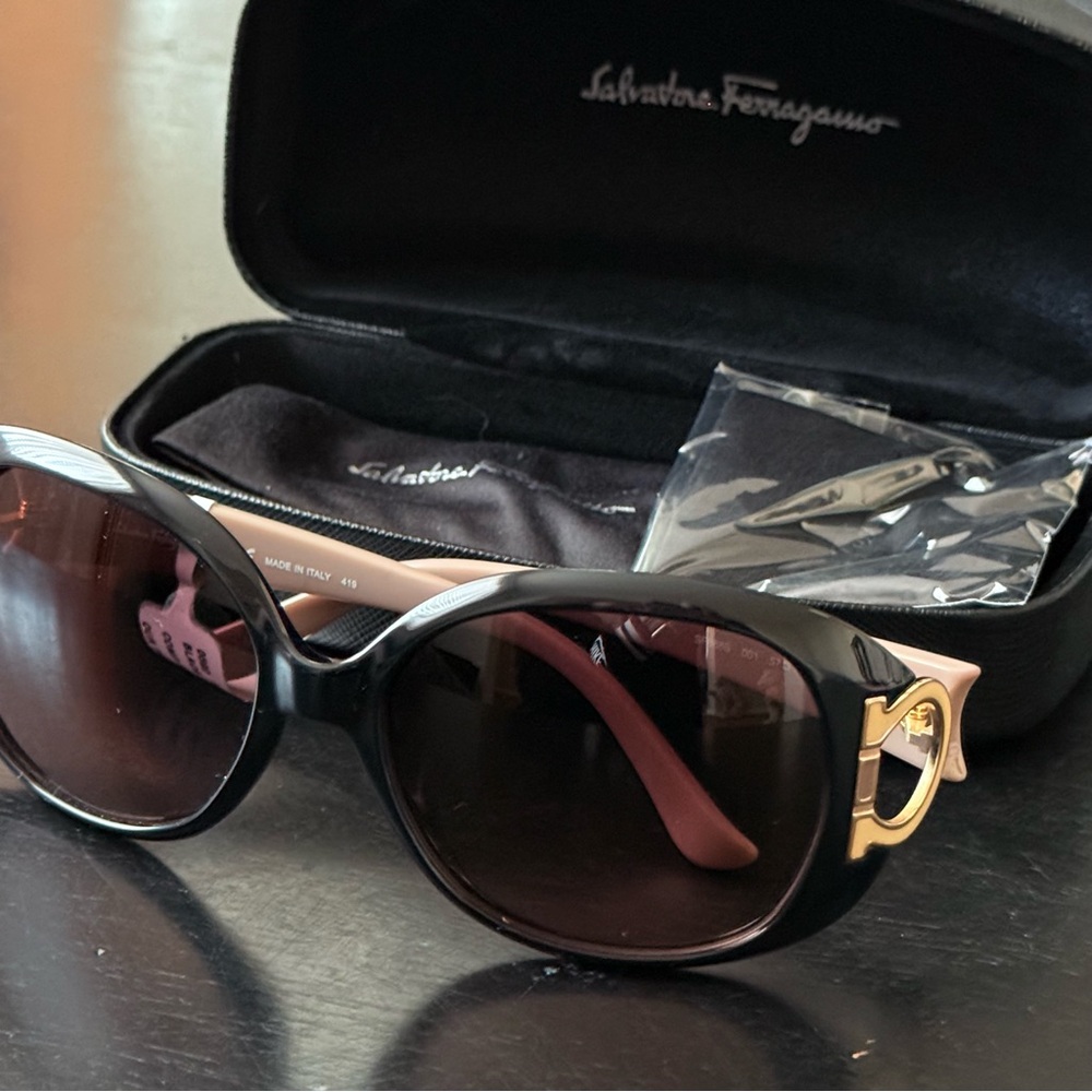 NWT Salvatore Ferragamo Black Sunglasses Case Accessories
